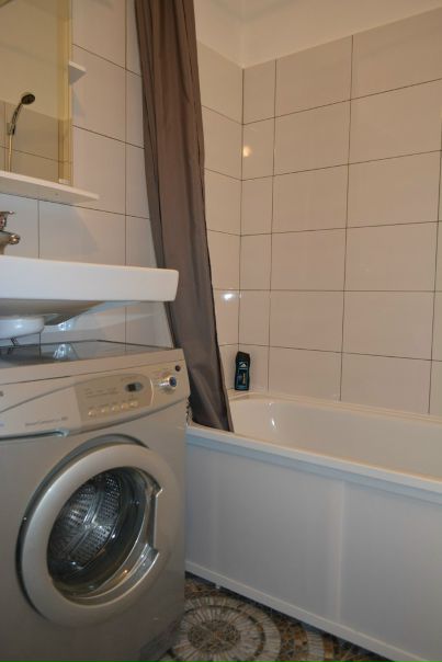 Фото: Сдается впервые в Новом доме 2 ком.кв. по адресу СПБ ул. Николая Рубцова д. 11 общей площадью 55 кв.м., жилая 17+17 кв.м. <br>Арендная плата 20.000 тысяч р +КУ. Залог. <br>Есть все необходимое для комфортного проживания! Квартира обставлена мебелью Икеа! (во второй комнате, если нужно будет приобретна мебель) Отличный вид из окна! <br>Срочно! Просмотры по договоренности. Агентство, комиссия 40%