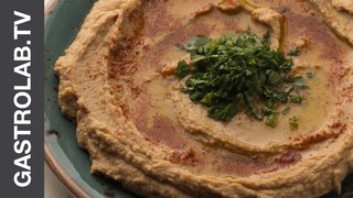 Хумус с оливковым маслом и паприкой
