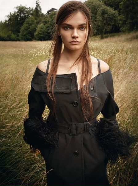 Harper’s Bazaar UK December 2017 Johanna Defant & Caitie Greene by Michelangelo di Battista