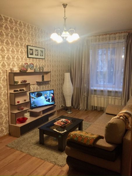 Сдам в хорошие руки с 8 декабря свою 2хкомнатную тёплую и уютную квартиру в кирпичном доме семейной паре без животных. Квартира сдаётся со всей новой мебелью и техникой. Квартира находится в пешей доступности от метро Новогиреево(2 минуты пешком) рядом вся развитая инфраструктура : ТЦ, сетевые магазины (Виктория24,Перекрёсток24,Пятёрочка, Рестораны и кафе, Кинотеатр, ярмарка.) дом и подъезд поддерживаются в чистоте и порядке, соседи тихие. Общая пл 45,7 кв м. Оплата 43.000+депозит(за последний месяц) + ком.услуги. Риелторов просьба не беспокоить. <br>Звонить по телефону 89168325333 Камила и 89032515853 Лола - фото Фото: Сдам в хорошие руки с 8 декабря свою 2хкомнатную тёплую и уютную квартиру в кирпичном доме семейной паре без животных. Квартира сдаётся со всей новой мебелью и техникой. Квартира находится в пешей доступности от метро Новогиреево(2 минуты пешком) рядом вся развитая инфраструктура : ТЦ, сетевые магазины (Виктория24,Перекрёсток24,Пятёрочка, Рестораны и кафе, Кинотеатр, ярмарка.) дом и подъезд поддерживаются в чистоте и порядке, соседи тихие. Общая пл 45,7 кв м. Оплата 43.000+депозит(за последний месяц) + ком.услуги. Риелторов просьба не беспокоить. <br>Звонить по телефону 89168325333 Камила и 89032515853 Лола