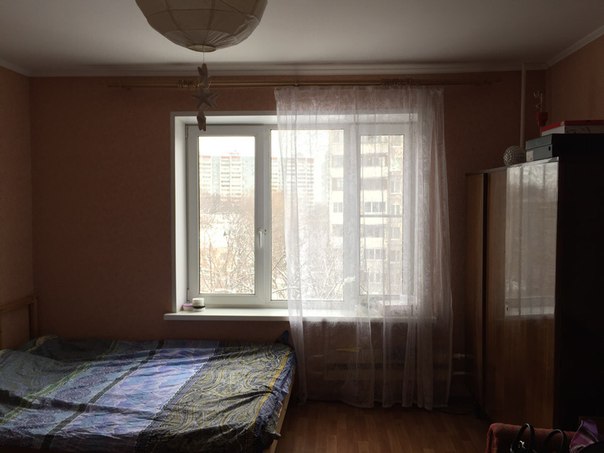 Фото: Сдается изолированная комната в 3х комнатной квартире. м. Люблино, 5 мин пешком. Стоимость 22 105.руб/мес 21 квм <br>В квартире все необходимые удобства, интернет. Без хозяев! Для 1-2 девушек, семейной пары. Соседи: девушка и 2 парня. Кого ищем: работающих, аккуратных, своевременно оплачивающих, спокойных, тихих, поскольку сами такие же.