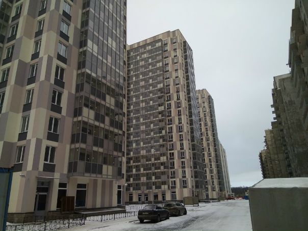 Кудрово. Столичная ул., 11к2<br><br>Продается видовая однокомнатная квартира общей площадью 38,15 м кв. в ЖК «Вернисаж», дом №7 (корпус 2). Кухня 10,01 м кв., комната 15,04 м кв., застекленный балкон 4,32 м кв. Квартира сдается под чистовую отделку. Все строительные работы закончены. Начинается передача ключей.<br>Сделка по переуступке (оформляется трехстороннее соглашение у Застройщика «ПолисГрупп»). Переуступка возможна с использованием материнского капитала и (или) ипотеки.<br>3 120 000 руб. - фото Фото: Кудрово. Столичная ул., 11к2<br><br>Продается видовая однокомнатная квартира общей площадью 38,15 м кв. в ЖК «Вернисаж», дом №7 (корпус 2). Кухня 10,01 м кв., комната 15,04 м кв., застекленный балкон 4,32 м кв. Квартира сдается под чистовую отделку. Все строительные работы закончены. Начинается передача ключей.<br>Сделка по переуступке (оформляется трехстороннее соглашение у Застройщика «ПолисГрупп»). Переуступка возможна с использованием материнского капитала и (или) ипотеки.<br>3 120 000 руб.