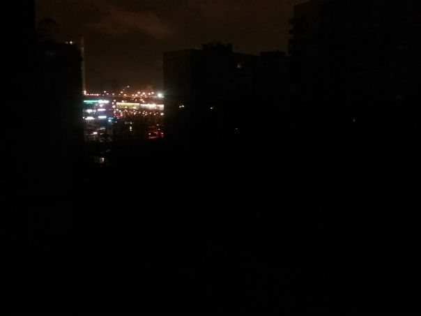 Купчино погрузилось во тьму<br><br>Два квартала без света от Малой Балканской до Будапештской и от Дунайского до Гашека. Фонари, дома, магазины - всё погасло - фото Фото: Купчино погрузилось во тьму<br><br>Два квартала без света от Малой Балканской до Будапештской и от Дунайского до Гашека. Фонари, дома, магазины - всё погасло