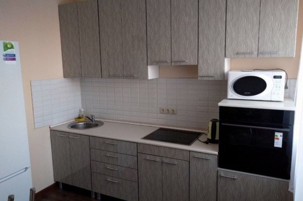 Фото: Сдается 1к квартира по адресу Двинская 21 . На длительный срок . <br>Полностью обустроенная кухня , есть встроенная варочная панель , духовой шкаф,микроволновка,холодильник. <br>В комнате угловой диван , шкаф купе ,телевизор . <br>Сан узел в кафеле -совмещен. <br>Отличная транспортная развязка ,магазины в пешей доступности . <br>Цена 9000 <br>89090734124.