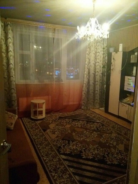 Сдам квартиру на длительный срок<br>5 этаж из 14<br>Дом панельный<br>2 лифта<br>Однокомнатная<br>Собственик<br>33000р<br>Предоплата<br>По договору<br>21кв.м<br>Кухня 9кв.м<br>С/у раздельный<br>Агентства прошу НЕ БЕСПОКОИТЬ!<br>Писать в ватцап или звонить по номеру.<br>Квартира однокомнатная, находится в отличном районе Северное Бутово. Рядом большой, прекрасный парк, через дорогу ТЦ в котором есть множество магазинов, бургер Кинг, кинотеатр. Так же в близи дома находятся садик, школа - колледж #33. Во дворе прям перед подъездом огромная, шикарная детская площадка. Рядом магазины пятёрочка, магнит. Остановка возле дома, от которой можно доехать на четырёх автобусах до метро. <br>В квартире так же есть все, что требуется для комфортного жилья. Два телевизора (один в комнате, второй на кухне), микроволновка, с/у раздельный, стиральная машинка, имеется холодильник, диван который раскладывается в кровать, большая кровать, одеяла, подушки.<br>Все что требуется для комфортного жилья имеется. <br>И ещё раз, АГЕНСТВА - НЕ ЗВОНИТЬ!<br>89099821862 - Ирина<br>89772579656 - Екатерина - фото Фото: Сдам квартиру на длительный срок<br>5 этаж из 14<br>Дом панельный<br>2 лифта<br>Однокомнатная<br>Собственик<br>33000р<br>Предоплата<br>По договору<br>21кв.м<br>Кухня 9кв.м<br>С/у раздельный<br>Агентства прошу НЕ БЕСПОКОИТЬ!<br>Писать в ватцап или звонить по номеру.<br>Квартира однокомнатная, находится в отличном районе Северное Бутово. Рядом большой, прекрасный парк, через дорогу ТЦ в котором есть множество магазинов, бургер Кинг, кинотеатр. Так же в близи дома находятся садик, школа - колледж #33. Во дворе прям перед подъездом огромная, шикарная детская площадка. Рядом магазины пятёрочка, магнит. Остановка возле дома, от которой можно доехать на четырёх автобусах до метро. <br>В квартире так же есть все, что требуется для комфортного жилья. Два телевизора (один в комнате, второй на кухне), микроволновка, с/у раздельный, стиральная машинка, имеется холодильник, диван который раскладывается в кровать, большая кровать, одеяла, подушки.<br>Все что требуется для комфортного жилья имеется. <br>И ещё раз, АГЕНСТВА - НЕ ЗВОНИТЬ!<br>89099821862 - Ирина<br>89772579656 - Екатерина