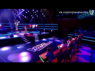 После первого же звука судьи развернули свои кресла