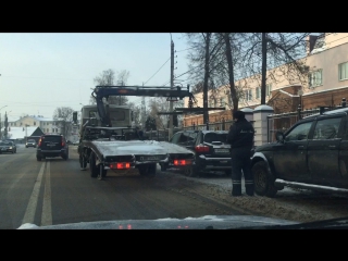 Дорожный знак 3.27-остановка запрещена