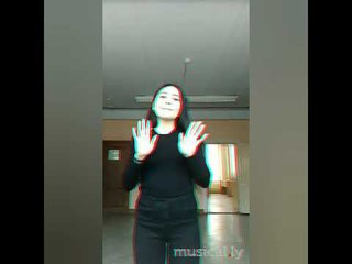 Дилноза Каримова в musical.ly ( я самый молодой, по нашему району.)