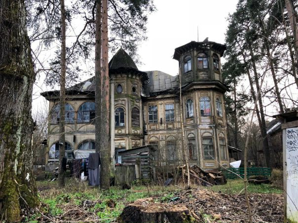 Фото: Расцвет и упадок сестрорецкого курорта. <br> <br><br>Провели эти выходные в Сестрорецке. Грустно видеть, как умирают последние свидетели той эпохи. Современные особняки поражают размером, но, увы, не вкусом (за редким исключением). А места там по-прежнему чудесные. <br> <br>