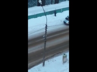 ПОЛИЦЕЙСКИЕ НАЧАЛИ ДЕЛАТЬ НАДПИСИ «ПУТИН» НА ЗДАНИЯХ И ЗАБОРАХ