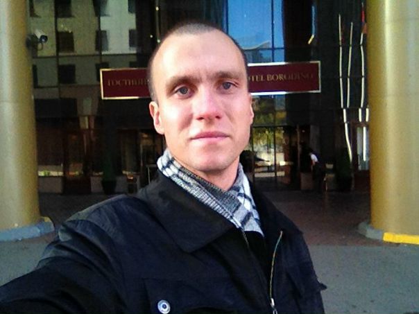 СНИМУ КОМНАТУ В ДВУШКЕ В МОСКВЕ<br>Парень 32 года русский без вредных привычек спокойный. Работаю в Москве. Чистоту тишину и своевременную оплату жилья гарантирую. Рассматриваю предложения стоимостью до 16000р/месяц включая к/у без комиссий и депозитов. Агентствам и посредникам просьба не беспокоить. <br>Ваши предложения пишите в личку или звоните тел/Вотсап 89269974908 Виктор - фото Фото: СНИМУ КОМНАТУ В ДВУШКЕ В МОСКВЕ<br>Парень 32 года русский без вредных привычек спокойный. Работаю в Москве. Чистоту тишину и своевременную оплату жилья гарантирую. Рассматриваю предложения стоимостью до 16000р/месяц включая к/у без комиссий и депозитов. Агентствам и посредникам просьба не беспокоить. <br>Ваши предложения пишите в личку или звоните тел/Вотсап 89269974908 Виктор