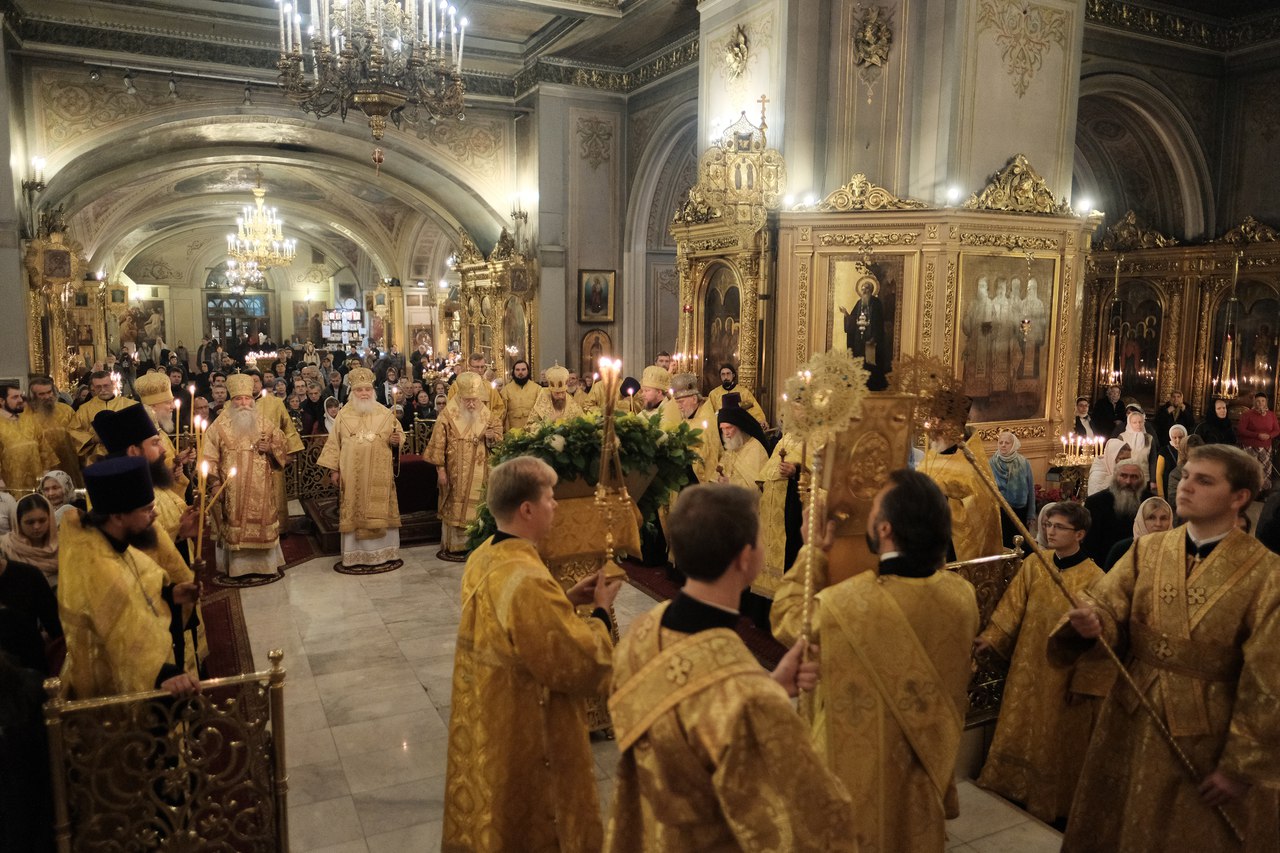 Епископ Воскресенский Савва молился в Богоявленском кафедральном соборе г. Москвы