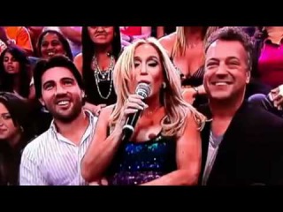 Suzana Vieira com peito de fora no Faustão