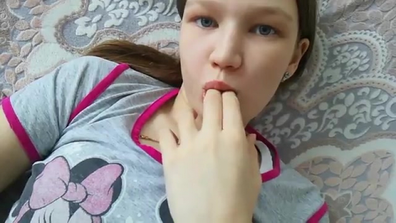 Сестра сосёт у брата а он дергает её за сосок сестра сосёт у брата а он дергает её за сосок