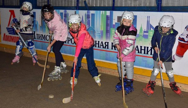 В хоккей играют усть-илимские девчонки В хоккей играют усть-илимские девчонки