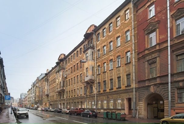 г. Санкт-Петербург<br><br>Рылеева ул., 17-19<br><br>В продаже 4-х к.Квартира в тихом центре, в пяти минутах ходьбы от Преображенского собора. Также пешая доступность до метро Пл.Восстания и Чернышевская. Квартира полностью отремонтирована. Просторные изолированные комнаты, удобная планировка. Кухня-гостиная 34 м2. Окна на ул.Рылеева и во двор. Парадный вход и лифт. Подъезд отремонтирован. Приличный социальный уровень в подъезде. Прямая продажа, владение более трех лет, подходит под ипотеку.<br>13 700 000 руб. - фото Фото: г. Санкт-Петербург<br><br>Рылеева ул., 17-19<br><br>В продаже 4-х к.Квартира в тихом центре, в пяти минутах ходьбы от Преображенского собора. Также пешая доступность до метро Пл.Восстания и Чернышевская. Квартира полностью отремонтирована. Просторные изолированные комнаты, удобная планировка. Кухня-гостиная 34 м2. Окна на ул.Рылеева и во двор. Парадный вход и лифт. Подъезд отремонтирован. Приличный социальный уровень в подъезде. Прямая продажа, владение более трех лет, подходит под ипотеку.<br>13 700 000 руб.