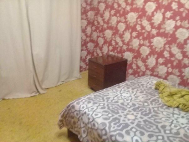 Фото: Доброго времени суток! Срочно!!! Сдам комнату за 15000, в двухкомнатной квартире, одному работающему, порядочному человеку (муж. или жен.) без вредных привычек. <br>В квартире есть всё для проживания. В другой комнате проживает женщина с ребенком 11-ти лет. Очень порядочные. <br>Рассматриваем, платежеспособного, работающего человека. По всем вопросам звоните или пишите. По телефону +7 (938) 692-99-83 спросить Жанну.<br>vk.com/safiyastyle
