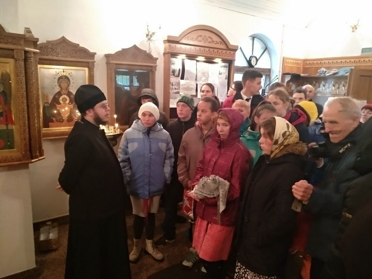 Храм свт. Тихона Патриарха Всероссийского в Московском посетили воспитанники ГБСУ СО МО «Филимонковский детский дом-интернат для умственно отсталых детей-сирот и детей, оставшихся без попечения родителей»