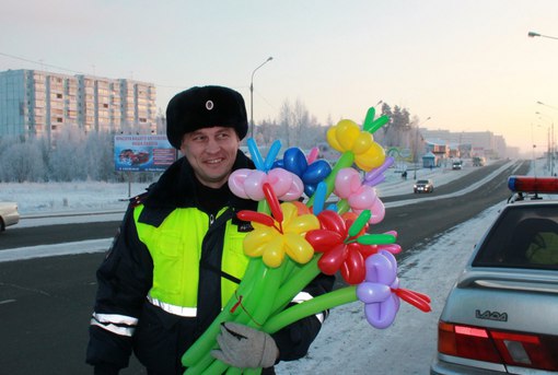 В Усть-Илимске сотрудники ГИБДД провели «Цветочный патруль» В Усть-Илимске сотрудники ГИБДД провели «Цветочный патруль»