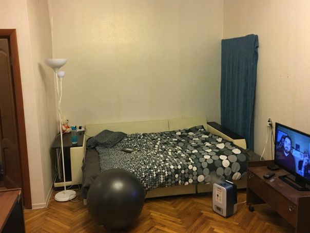 Сдам проходную комнату. От ст. метро ВДНХ 8 минут пешего хода. Хрущёвка. 15000 руб. в месяц.<br>О себе. Работаю допоздна 5/7, выходные провожу дома. Не склочен.<br>Пожелания к соседу. Умеренная чистоплотность, отсутствие питомцев, крепкий сон и стабильный доход.<br> Ильинов - фото Фото: Сдам проходную комнату. От ст. метро ВДНХ 8 минут пешего хода. Хрущёвка. 15000 руб. в месяц.<br>О себе. Работаю допоздна 5/7, выходные провожу дома. Не склочен.<br>Пожелания к соседу. Умеренная чистоплотность, отсутствие питомцев, крепкий сон и стабильный доход.<br> Ильинов