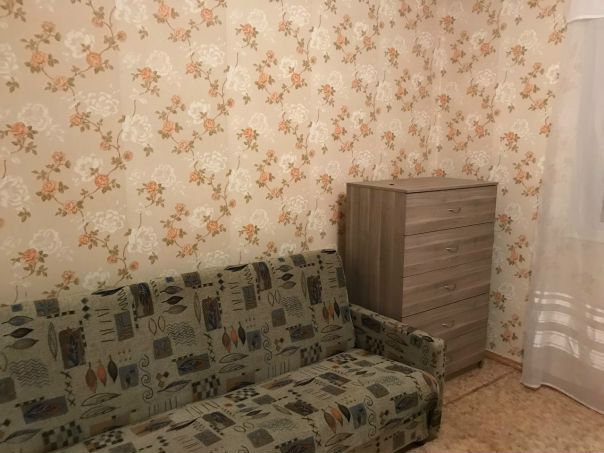 От собственника. Без комиссии. Сдаётся комната в трёхкомнатной квартире. <br>15.000 рублей. ЖКХ оплачивает арендодатель. <br>7 этаж. Окна выходят во двор. Многоэтажный монолитный дом. <br>В квартире имеется стиральная машина автомат. 3 холодильника. Микроволновка. Электрическая плита.<br> Ролинский - фото Фото: От собственника. Без комиссии. Сдаётся комната в трёхкомнатной квартире. <br>15.000 рублей. ЖКХ оплачивает арендодатель. <br>7 этаж. Окна выходят во двор. Многоэтажный монолитный дом. <br>В квартире имеется стиральная машина автомат. 3 холодильника. Микроволновка. Электрическая плита.<br> Ролинский