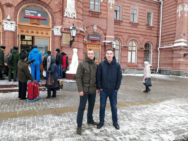 Фото: Здравствуйте, ищем 2-х км. квартиру до 35тыс руб в районе МКАД на 3-х человек 2 парня и сестрёнка, желательно с условиями проживания. Без депозита без комиссий. На длительный срок, готовы заехать сразу. Оплату обещаем своевременно, гарантируем порядок. Недавно прибывшие с армии. 8930 835-54-58<br> Turdiev