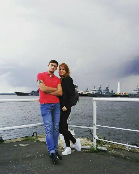 Добрый день! Молодая пара снимет однокомнатную квартиру вблизи станций метро Митино, Тушинская, Сходненская, Планерная, Щукинская, также рассмотрим варианты близлежащего Подмосковья с удобным транспортным сообщением (Путилково, Химки, Красногорск). <br>О себе: пара без вредных привычек , чистоплотные, аккуратные со стабильным заработком. У нас есть щенок, 3 месяца, приучен к улице, мебель не грызёт, дружелюбный и ласковый. <br>Бюджет квартиры: до 28 тысяч, с мебелью и бытовой техникой, не бабушкин вариант. Чистоту и порядок гарантируем. <br>Готовы заехать в конце октября, в начале ноября.<br> Шарифулина - фото Фото: Добрый день! Молодая пара снимет однокомнатную квартиру вблизи станций метро Митино, Тушинская, Сходненская, Планерная, Щукинская, также рассмотрим варианты близлежащего Подмосковья с удобным транспортным сообщением (Путилково, Химки, Красногорск). <br>О себе: пара без вредных привычек , чистоплотные, аккуратные со стабильным заработком. У нас есть щенок, 3 месяца, приучен к улице, мебель не грызёт, дружелюбный и ласковый. <br>Бюджет квартиры: до 28 тысяч, с мебелью и бытовой техникой, не бабушкин вариант. Чистоту и порядок гарантируем. <br>Готовы заехать в конце октября, в начале ноября.<br> Шарифулина