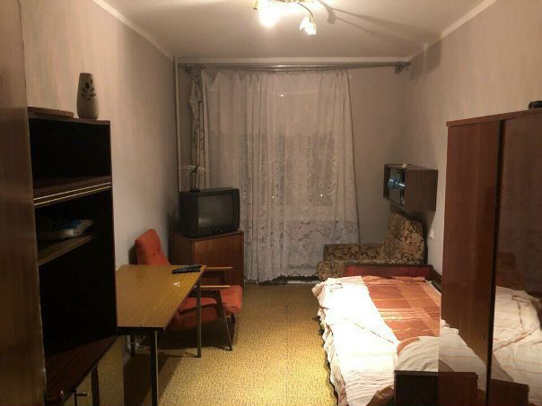 Сдаю комнату в 2-ух комнатной квартире, в соседней комнате живу я со своей девушкой.<br>Мы ищем молодую семейную пару или 2-ух молодых девушек без детей и дом.животных (строго славяни) <br>Квартира находиться в шаговой доступности от метро. Выхино <br>(18000)В стоимость входит коммунальные услуги и интернет !<br>Без депозита и без комиссии .<br>Просьба Агентам не беспокоить !! - фото Фото: Сдаю комнату в 2-ух комнатной квартире, в соседней комнате живу я со своей девушкой.<br>Мы ищем молодую семейную пару или 2-ух молодых девушек без детей и дом.животных (строго славяни) <br>Квартира находиться в шаговой доступности от метро. Выхино <br>(18000)В стоимость входит коммунальные услуги и интернет !<br>Без депозита и без комиссии .<br>Просьба Агентам не беспокоить !!