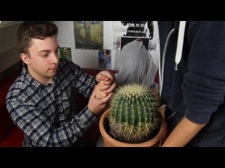 WHAT'S IN MY HAND CHALLENGE? w/ Kwebbelkop & Jelly