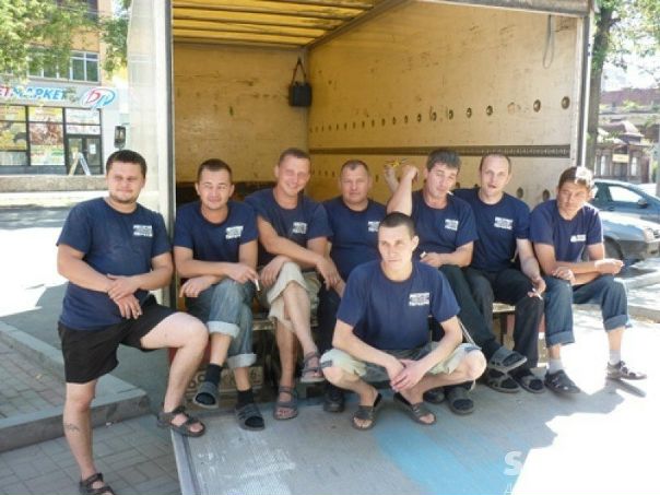 Фото: Осуществляем грузоперевозки по городу и области, квартирные и офисные переезды, перевозки мебели, техники и многое другое. <br><br>Предоставляем услуги грузчиков, как вместе с автомобилем, так и по отдельности. Только крепкие мужчины. <br><br>В наличии стандартная газель с кузовом 3 метра и с удлиненной базой 4.2 метра. <br><br>Благодаря пятилетнему опыту работы и наработанной клиентской базе мы действительно можем позволить себе предоставлять услуги по максимально низкой цене, ниже, чем у конкурентов, не экономя при этом на качестве. <br><br>Стоимость услуг обговаривается перед началом выполнения работы и не возрастает по ее окончанию, как у некоторых недобросовестных участников рынка. <br><br>Работаем без выходных и праздничных дней. <br><br>Обговорить детали и сделать заявку вы можете написав на страницу  или позвонив по телефону 8-904-099-22-17. <br><br>Надеемся на долгое и приятное сотрудничество.