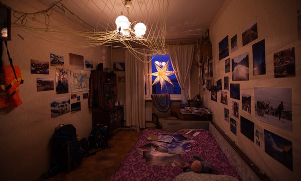 Фото: -Москва <br>-Сдается изолированные комнаты в 3ех комнатной квартире, без комиссии, от собственника, для одной славянской девушки вегетарианки(или которая просто не ест мясо),обладающей качествами - платежеспособность, стабильность, порядочность. <br> <br>-15.500 рублей в месяц за все - это финальная сумма с коммуналкой и безлимитным интернетом включительно. <br> <br>-15 минут ходьбы от ст м Алексеевская, ВДНХ, Марьина Роща. <br>-Рядом с домом находится продуктовый магазины Пятерочка, Ашан, Сбербанк, магазин Белорусских молочных продуктов и лакомств, салон красоты. <br> <br>-В комнате есть – шкаф для одежды, столик и диван. В квартире есть – зеркало, Wi-Fi, утюг и гладильная доска, стиральная машинка автомат, пылесос, микроволновка, холодильники. <br> <br>-Соседи - квартира трехкомнатная, и в одной соседней комнате проживает девушка, а в другой молодой человек. <br> <br>-За подробностями пишите в личку.