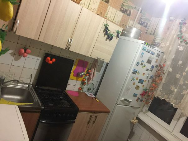 Подселение. Москва. Южная. <br>На подселение в комнату ищем некурящую девушку, комната в 3-х комнатной квартире, от метро ЮЖНАЯ 5 мин пешком, в квартире имеется всё для проживания. Оплата 10.500 по факту заселения, без залога и комиссии. Пишите в л.с. Комната для двоих! В каждой комнате проживает по две девочки, все русские. У нас не пьют и не курят, все дружные, живут уже давно. Если ты платежеспособная и чистоплотная то тебе к нам. Заселение хоть сегодня. - фото Фото: Подселение. Москва. Южная. <br>На подселение в комнату ищем некурящую девушку, комната в 3-х комнатной квартире, от метро ЮЖНАЯ 5 мин пешком, в квартире имеется всё для проживания. Оплата 10.500 по факту заселения, без залога и комиссии. Пишите в л.с. Комната для двоих! В каждой комнате проживает по две девочки, все русские. У нас не пьют и не курят, все дружные, живут уже давно. Если ты платежеспособная и чистоплотная то тебе к нам. Заселение хоть сегодня.