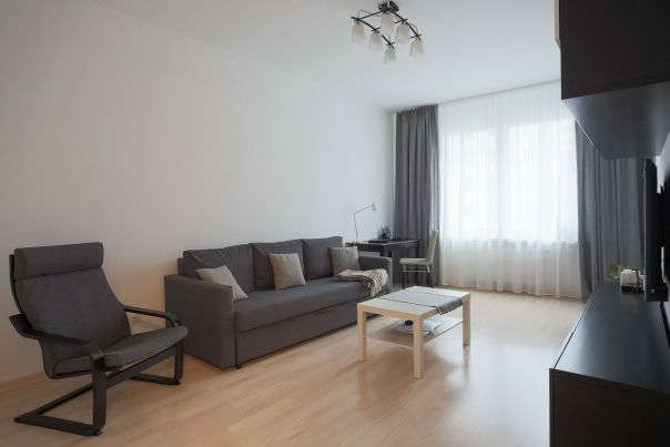 Санкт- Петербург<br>Медиков пр., 10к1<br><br>Продается меблированная двухкомнатная квартира в доме комфорт класса. ЖК «Европа Сити» располагается в исторической части города на Петроградской стороне. Район обустроен, имеет приятную европейскую атмосферу. <br>Квартира обставлена в лаконичном скандинавском стиле, имеет современную мебель и технику. В квартире никто не жил после ремонта, поэтому все что есть в квартире находится в первозданном виде, а не изношено годами.<br>Это лучшее предложение в данной локации.<br>12 700 000 руб. - фото Фото: Санкт- Петербург<br>Медиков пр., 10к1<br><br>Продается меблированная двухкомнатная квартира в доме комфорт класса. ЖК «Европа Сити» располагается в исторической части города на Петроградской стороне. Район обустроен, имеет приятную европейскую атмосферу. <br>Квартира обставлена в лаконичном скандинавском стиле, имеет современную мебель и технику. В квартире никто не жил после ремонта, поэтому все что есть в квартире находится в первозданном виде, а не изношено годами.<br>Это лучшее предложение в данной локации.<br>12 700 000 руб.