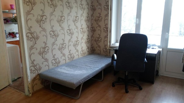 С 1го марта Сдам койко-место в проходной комнате в 2х комн.квартире. другую комнату снимает девушка,во второй я койко-место за шторами:). До метро новые черемушки пешком 20минут,до м.калужская примерно столько же.<br>Рассматриваем работающего порядочного,чистоплотного человека до 26-28 лет .Цена 13,000 +коммуналка и инет по полам(около 700 на человека) +13,000 депозит. - фото Фото: С 1го марта Сдам койко-место в проходной комнате в 2х комн.квартире. другую комнату снимает девушка,во второй я койко-место за шторами:). До метро новые черемушки пешком 20минут,до м.калужская примерно столько же.<br>Рассматриваем работающего порядочного,чистоплотного человека до 26-28 лет .Цена 13,000 +коммуналка и инет по полам(около 700 на человека) +13,000 депозит.