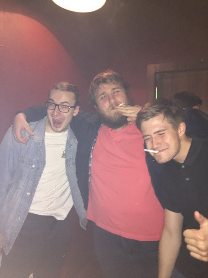 YSqIgAYYINo.jpg