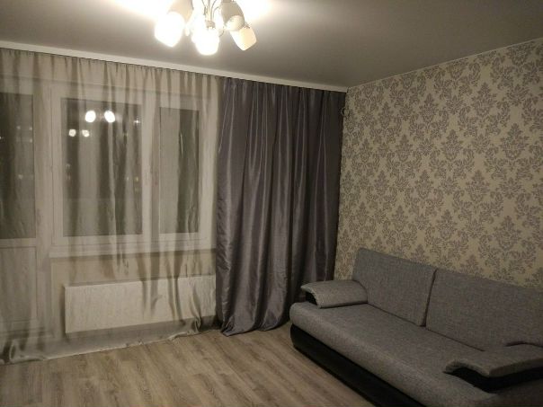 Фото: Сдается комната от собственника<br>Тел. 8(929)958-03-37 <br>Впервые после ремонта сдаются комнаты в 3-х комнатной квартире, в новом микрорайоне Бутово-Парк 2Б. Удобное транспортное сообщение, от метро Бульвар Дмитрия Донского ходит маршрутное такси по выделенной полосе для общественного транспорта в 15 мин. езды от метро, остановка у дома. В 10 минутах ходьбы от дома остановка на Варшавском шоссе, ходят московские автобусы до метро Аннино и м. Академика Янгеля. На личном автомобиле заезд в район с Варшавского и Симферопольского шоссе. Есть возможность платной парковки автомобиля рядом с домом. Культурные соседи по этажу, собственники, славяне. В квартире выполнен качественный ремонт. Полностью меблирована (мебель новая). Имеются стиральная машина, водонагреватель, холодильник, техника новая. Рассмотрим славян, без животных, некурящих.<br>Комната 12 м.кв.- 17 т.р. (не более 1-го человека, девушка), <br>Комната 18 м.кв. с лоджией - 20 т.р.(не более 2-х человек).<br>В одной комнате уже проживает девушка. <br>Коммунальные платежи включены (кроме счетчиков - вода, электричество), плюс залоговая сумма.<br><br> Антипов