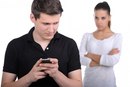 Как и зачем мужчины проверяют женщин