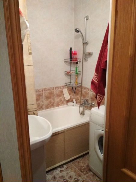 Ищу соседку/соседа в снимаемую мной двухкомнатную квартиру. Сама заезжать буду 5 января 2018 года, следовательно буду рада Вас видеть также в эти даты, можно позже конечно.Территориальное расположение м. Сходненская (ул. Фабрициуса, 16) от метро пешком 10-13мин. <br>В квартире есть всё необходимое для проживания. Обе комнаты изолированные.<br>Арендная стоимость квартиры 30000 руб.(без комиссии и депозита)+ку (электричество, вода, телевидение, домофон, интернет). Стоимость проживания будем делить пополам, если Вас будет двое, то на троих. В соседях хотелось бы видеть простых людей без лишних заморочек, которые уважают чужое личное пространство, но не прочь поболтать вечерком за чашкой чая. Все вопросы в ЛС<br> Демьянова - фото Фото: Ищу соседку/соседа в снимаемую мной двухкомнатную квартиру. Сама заезжать буду 5 января 2018 года, следовательно буду рада Вас видеть также в эти даты, можно позже конечно.Территориальное расположение м. Сходненская (ул. Фабрициуса, 16) от метро пешком 10-13мин. <br>В квартире есть всё необходимое для проживания. Обе комнаты изолированные.<br>Арендная стоимость квартиры 30000 руб.(без комиссии и депозита)+ку (электричество, вода, телевидение, домофон, интернет). Стоимость проживания будем делить пополам, если Вас будет двое, то на троих. В соседях хотелось бы видеть простых людей без лишних заморочек, которые уважают чужое личное пространство, но не прочь поболтать вечерком за чашкой чая. Все вопросы в ЛС<br> Демьянова
