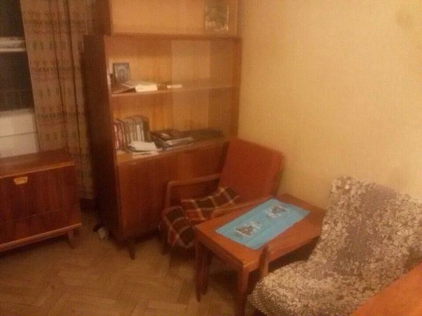 Фото: Ребята!) Сдам на длительный срок большую хорошую комнату, Проспект Мира дом 49, расстояние до метро 2 минуты.<br>Место отличное, центр Москвы. В квартире все удобства.<br>Мы студенты, брат и сестра. <br>Ищем в свою компанию, доброго и адекватного человека, преимущественно девушку.<br>Цена 22000 с коммунальными платежами.<br>Пишите в лс 