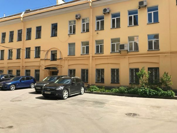 Фото: г. Санкт-Петербург<br><br>Чайковского ул., 5<br><br>Аренда помещения 67 м2 под офис, мини отель, офис продаж, учебный центр, ателье. Помещение расположено на первом этаже жилого дома. Расположено в первом дворе, просматривается с ул. Гагаринской. В помещении сделан ремонт. Возможна аренда с мебелью. Выделено одно парковочное место.<br>50 000 руб.