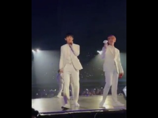 CHANBAEK INDONESIA on Instagram: “BLESS MY HEART Chanyeol showed his lightstick trick to baekhyun 😂 . ©peachyubs ➖ 🕊 @real__pcy ♡ @baekhyunee_exo 🕊...