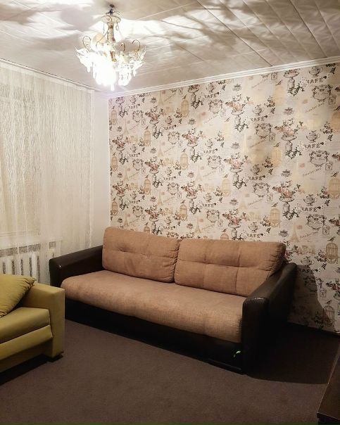 Фото: Подселение в большую комнату, м. Маяковская! <br>До метро 3 минуты пешком (реально!), 1 минута бегом)), невероятно удобное расположение, театры, музеи, галереи, рестораны, до Патриарших прудов 10 минут пешком, до сада Эрмитаж 7 минут. Вся московская жизнь (ночная и дневная) кипит именно в этом районе!  <br>Квартира красивая, после косметического ремонта. <br>В соседях у вас будет девушка 24 года, которая уходит на работу сменами до утра и периодически уезжает домой. Если вы работаете в обычном 
