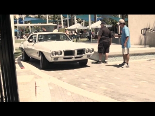Автошоу в Sunny Isles Beach - раритетные авто из Америки