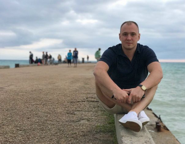Срочно сниму сегодня 1-комнатную квартиру или евродвушку в шаговой доступности от метро. В любом районе. Обязательно с евроремонтом. Заселится нужно прямо сегодня! Максимум завтра. <br><br>О себе: <br>• 25 лет, свой бизнес <br>• платежеспособный, задержек с оплатой не бывает <br>• вообще не пью алкоголь и не курю, соответственно не тусуюсь. <br><br>• Без комиссии! <br>• Приемлемая цена: 25 - 45 тыс / мес. <br>• Хорошо, если залог можно разбить на 2 раза. <br>• Подселение не рассматриваю. <br><br>Пишите в ЛС! Я всегда на связи.<br> Киричок - фото Фото: Срочно сниму сегодня 1-комнатную квартиру или евродвушку в шаговой доступности от метро. В любом районе. Обязательно с евроремонтом. Заселится нужно прямо сегодня! Максимум завтра. <br><br>О себе: <br>• 25 лет, свой бизнес <br>• платежеспособный, задержек с оплатой не бывает <br>• вообще не пью алкоголь и не курю, соответственно не тусуюсь. <br><br>• Без комиссии! <br>• Приемлемая цена: 25 - 45 тыс / мес. <br>• Хорошо, если залог можно разбить на 2 раза. <br>• Подселение не рассматриваю. <br><br>Пишите в ЛС! Я всегда на связи.<br> Киричок