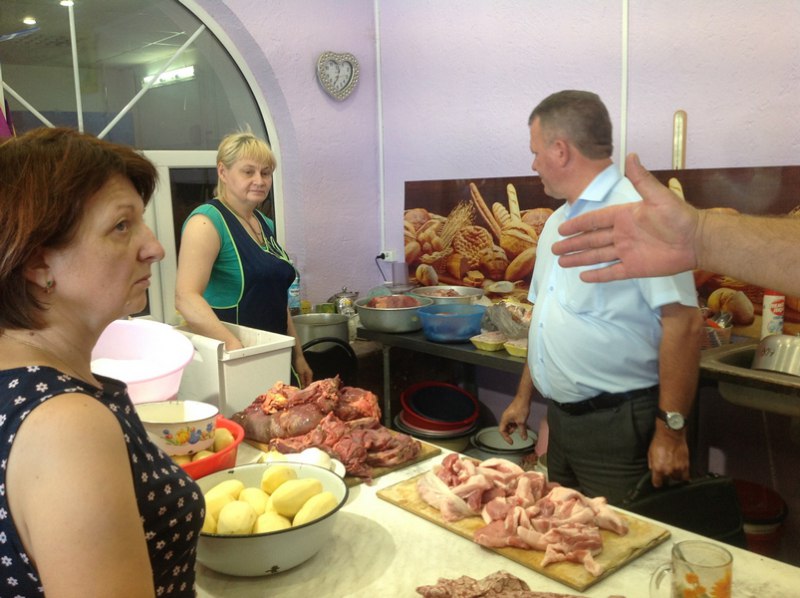 В придорожных кафе нашли мясо дикого кабана В придорожных кафе нашли мясо дикого кабана