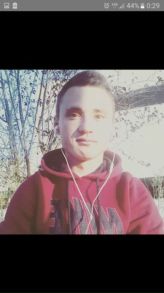Здраствуйте!<br>Сниму комнату или же могу заселиться к кому то. Ремонт средний но не бабушкин вариант, интернет обязателен. <br>В шаговой доступности до метро фиолетовая, зелёная или красная ветка. <br>О себе: сам студент учусь на первом курсе. Работаю в клубе. Без животных, не пью но к сожалению курю. Станции метро не принцепиальны самое главное чтоб в шаговой доступности было. Своевременную оплату и чистоту гарантирую. <br>Бюджет от 10тыс до за всё. <br>Для связи со мной пишите в лс или звоните по номеру 89104554186<br><br> Фахрутдинов - фото Фото: Здраствуйте!<br>Сниму комнату или же могу заселиться к кому то. Ремонт средний но не бабушкин вариант, интернет обязателен. <br>В шаговой доступности до метро фиолетовая, зелёная или красная ветка. <br>О себе: сам студент учусь на первом курсе. Работаю в клубе. Без животных, не пью но к сожалению курю. Станции метро не принцепиальны самое главное чтоб в шаговой доступности было. Своевременную оплату и чистоту гарантирую. <br>Бюджет от 10тыс до за всё. <br>Для связи со мной пишите в лс или звоните по номеру 89104554186<br><br> Фахрутдинов