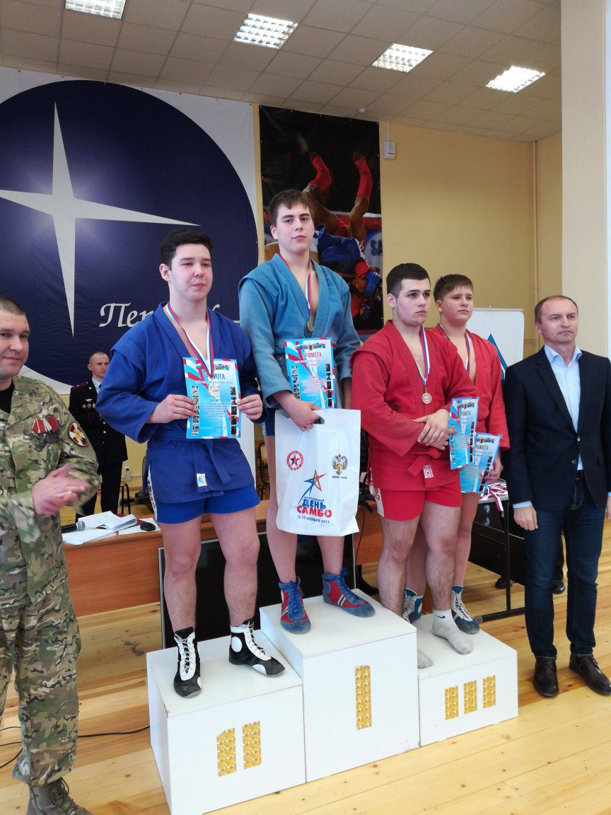 Чемпионат Карелии по самбо проходит в зале ПетрГУ.