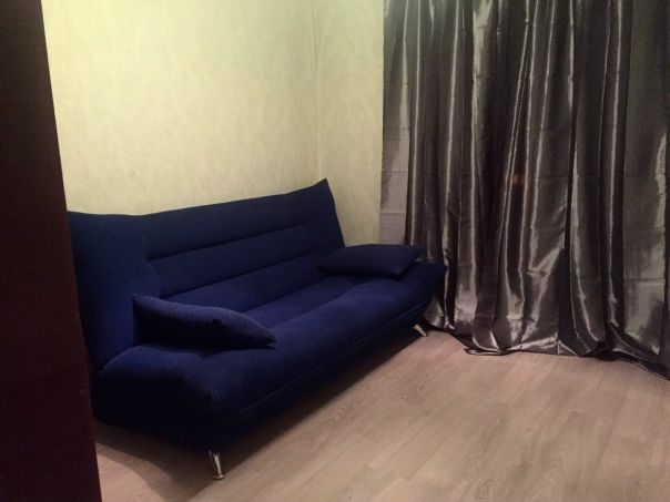 Фото: Собственник.<br>Сдам изолированную комнату <br>в трёхкомнатной квартире. <br>7 минут пешком от м. Орехово<br>10 минут пешком от м. Домодедовская.<br>Развитая инфраструктура, ТЦ в пешей доступности.<br>Вся необходимая бытовая техника в наличии, Wi-Fi. <br>Тихий, спальный район. В 5 минутах ходьбы парк Царицыно.<br>Предпочтение отдам девушке. <br>Условия: 16 500р + свет + вода по счётчикам (5000р депозит, идёт в счёт последнего месяца проживания, можно разделить на 2 месяца). Можно заезжать уже сегодня. Все подробности в личных сообщениях.<br> Polyanina