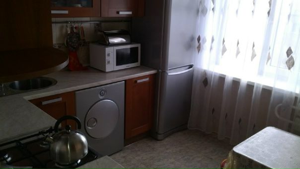 Фото: СДАЕТСЯ ОТ ХОЗЯИНА(БЕЗ РИЕЛТОРСКОЙ КОМИСCBB) уютная 1-комнатная квартира на ДЛИТЕЛЬНЫЙ срок от хозяина (Русским студенткам или паре). Хорошая мебель (2 раскладных дивана, стиральная машина, холодильник, микроволновая печь, мультиварка, интернет wi-fi, телевизор и т.д.), посуда. Есть кондиционер, водонагреватель. Застекленный балкон. В квартире тепло, светло круглый год. Алрес Большой Афанасьевский переулок, 11-13<br>Тел:8-916-368-42-72