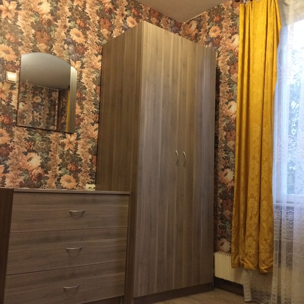 Фото: Предлагается в аренду изолированная комната для 1-ой аккуратной девушки-славянки. В 3 к.кв. <br>10 минут транспортом от м. Пражская.<br>Вся необходимая мебель, бытовая техника. На длительный срок.<br>15000. В цену включены все платежи. Залог 10000 (можно разбить). В квартире проживает хозяйка, пожилая женщина.